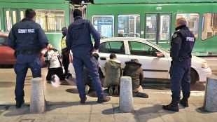 Акция в центъра на София задържани са нелегални мигранти Полицейски