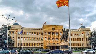 Конституционният съд на Република Северна Македония е спрял временно издаването
