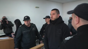 Полицаят Денислав Борисов остава в ареста реши районният съд в