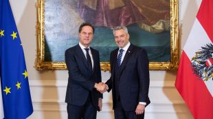 Австрийският канцлер Карл Нехамер прие вчера във Виена премиера на
