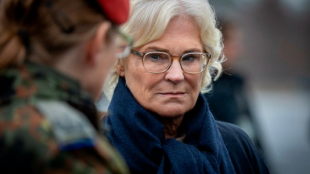 Германският министър на отбраната Кристин Ламбрехт поиска от канцлера Олаф
