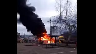Няма данни за пострадалиЦистерна с гориво избухна в пламъци в