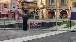 Стъклените парапети на Римския стадион в центъра на Пловдив станаха