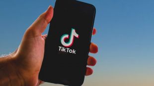 Френското правителство забрани в петък използването на приложението TikTok на