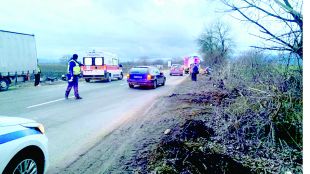Кървав сблъсък на Оряховското шосе край ВрацаАвтомобилът се хлъзнал с