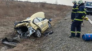 Таксиметров шофьор загина при тежка катастрофа край Поморие Инцидентът е