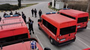 Пожарникари и спасители от София Пловдив Велико Търново Благоевград и