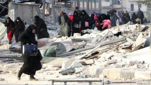 Сирийските спасители в операция по издирване на граждани затрупани под
