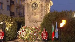Пред паметника на Васил Левски в София се провежда възпоменателната