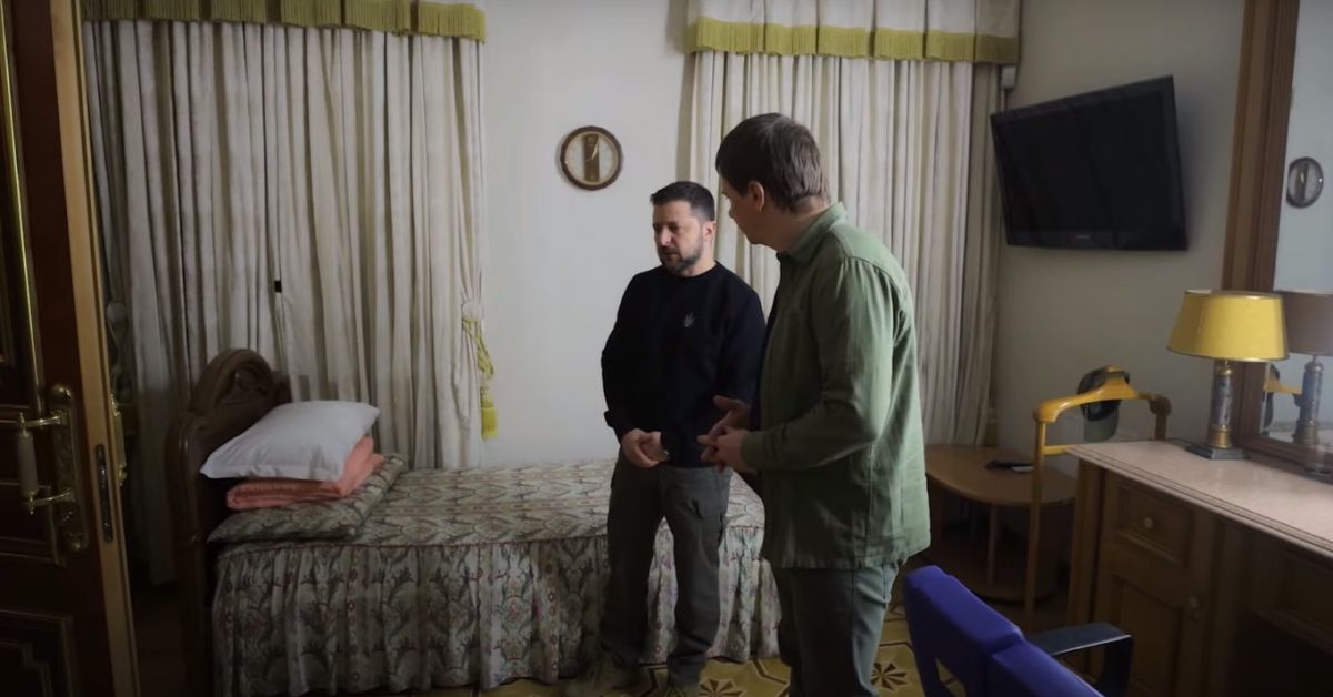Украинският президент Володимир Зеленски показа къде живее от началото на