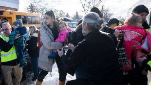 Автобус се вряза в детска градина в близост до Монреал