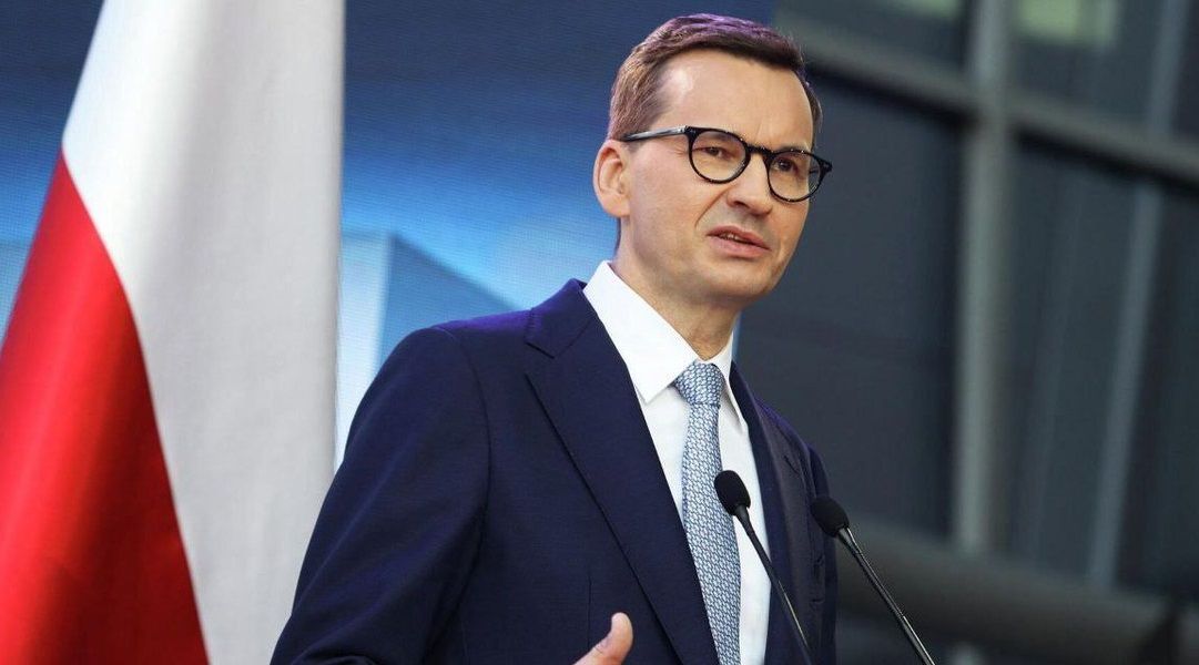 Полският премиер Матеуш Моравецки обяви оставката на своето правителство. Това