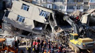 Броят на жертвите на силните земетресения които разтърсиха в понеделник