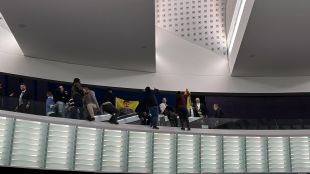 Залата на Европейския парламент в Страсбург беше евакуирана заради протест Кюрдски