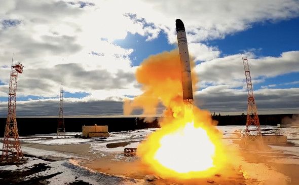 Русия извърши тест на междуконтинентална балистична ракета Сармат, който изглежда