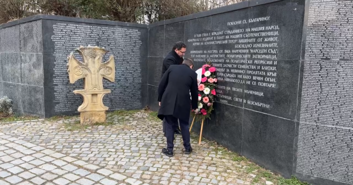 Представители на ПП ГЕРБ почетоха паметта на жертвите на комунистическия