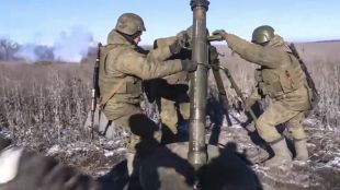 Продължават бойните действия в Украйна която очаква Русия да започне