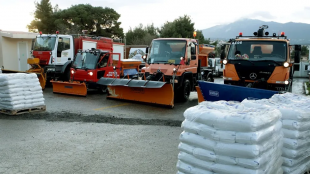 Забрана в Гърция за движение на тежкотоварни автомобили над 3,5 тона заради бурята "Барбара"