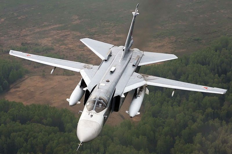 Пилотът е катапултиралРуски военен самолет Су-24 се разби в района