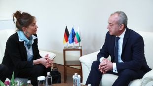 Министър председателят Гълъб Донев прие германския посланик в България Ирене Планк В