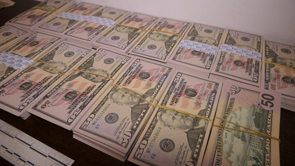 В обменно бюро в ИсперихОткрити са подправени $4400Фалшиви щатски долари,