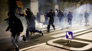 При сблъсъци с демонстранти през нощта срещу петък във Франция