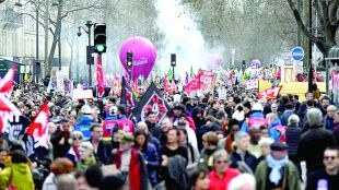 Профсъюзите обявиха 3 5 млн демонстранти от всички социални слоеве75