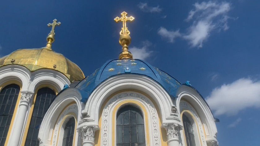 Украинските власти снощи наредиха на крило на православната църква с