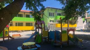 8 нови сгради на училища и 8 детски градини ще