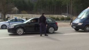 Паркиран инкасо автомобил е обран във Враца Двамата охранители излезли
