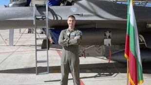 Втори български пилот завърши курса за усвояване на самолет F 16