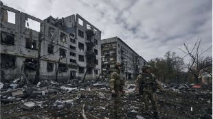 Украинските сили са подложени на обстрел и на мощни руски