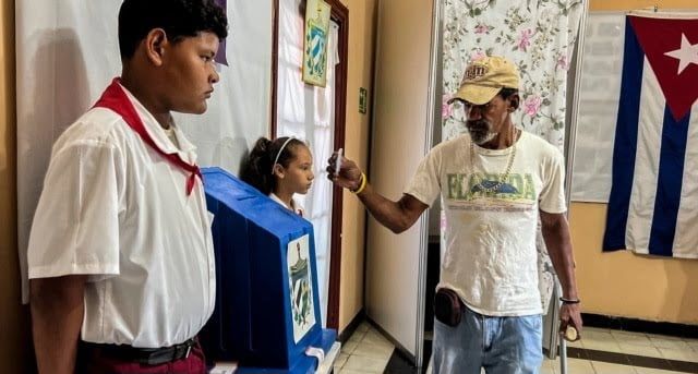 Кубинците гласуват за парламент днес. Това е част от процеса