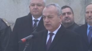Служебният премиер Гълъб Донев прие почетния караул след което беше