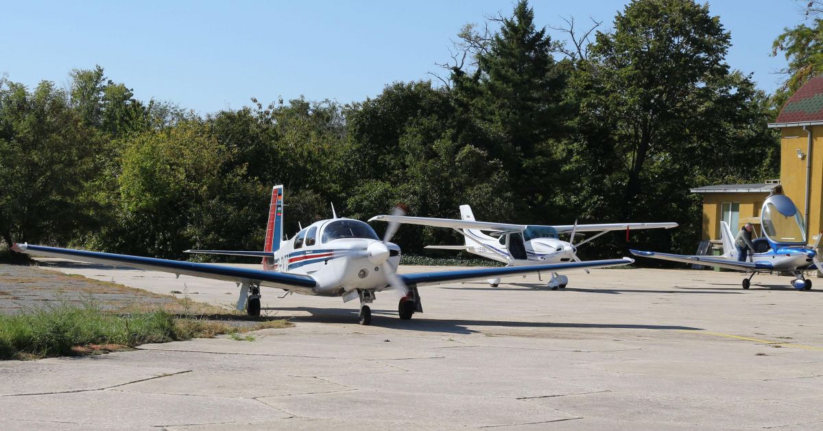 Малък самолет се разби днес в централна Румъния, а пилотът