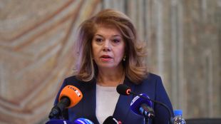 Вицепрезидентът Илияна Йотова коментира пред журналисти че не е учудена
