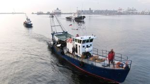 Екипажът на единия от трите задържани български риболовни кораба в