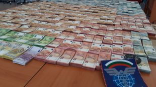Рекорд: Откриха 1 562 865 недекларирани евро на Капитан Андреево