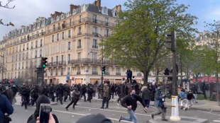 За пореден път протестите в Париж срещу пенсионната реформа приключиха