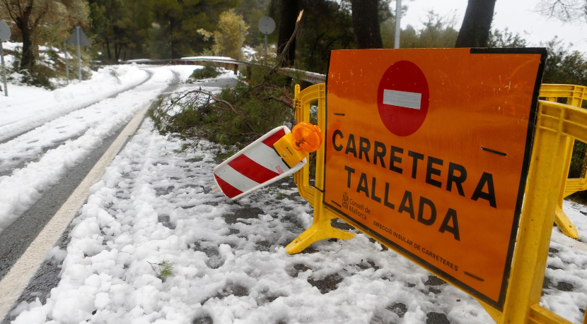 Дебели слоеве сняг покриха испанския остров Майорка, а температурите в