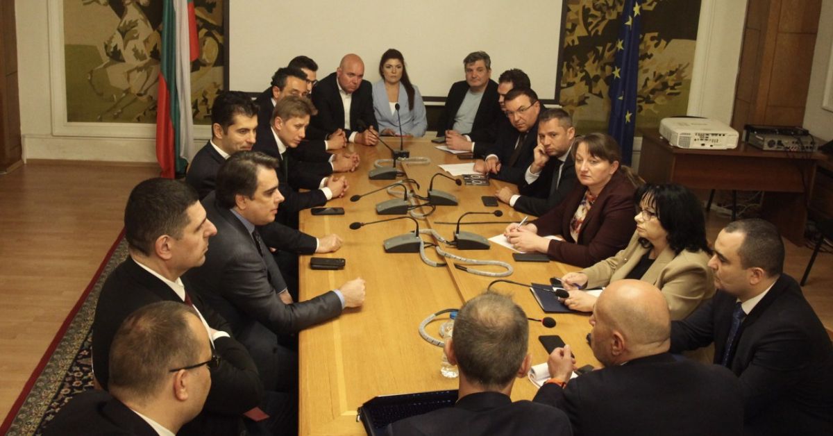 ГЕРБ-СДС и ПП-ДБ единодушни след работната група по финансиДвете парламентарни