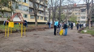 С участието на доброволци стартира традиционната кампания по пролетното почистване