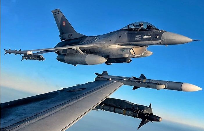 Румънски изтребители F-16 от отряд Карпатски пепелянки, базирани в Прибалтика,