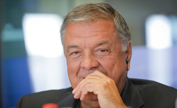 Предполагаемият организатор на подкупи в Европейския парламент Антонио Панцери излиза