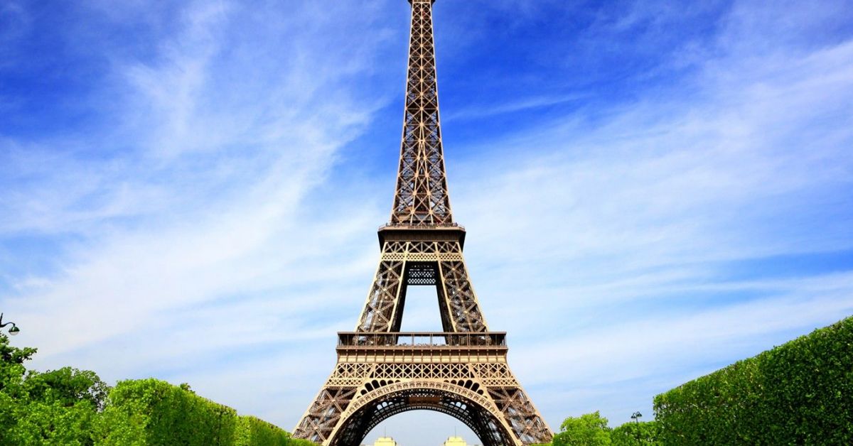 Айфеловата кула сменя боятаДвайсетото пребоядисване ще струва 89 млн. евро,