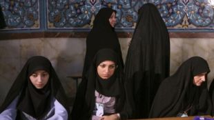 Иранското министерство на образованието съобщи че ученички няма да бъдат