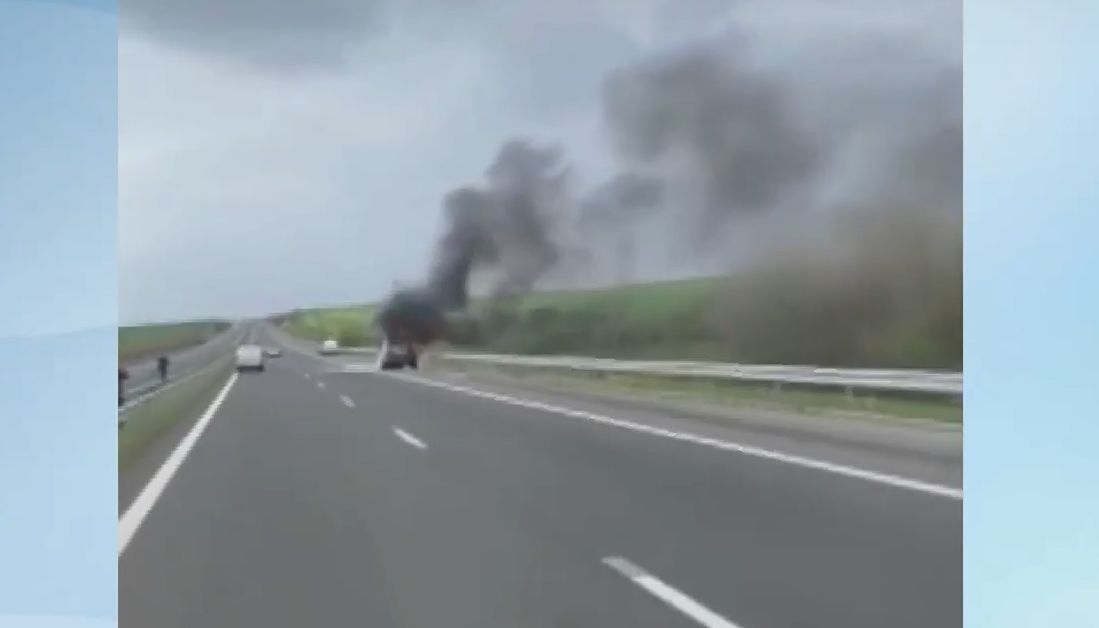 Автомобил на Гранична полиция се запали на автомагистрала Тракия.Инцидентът е