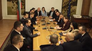 Работни групи от ГЕРБ СДС и Продължаваме промяната Демократична България се събраха