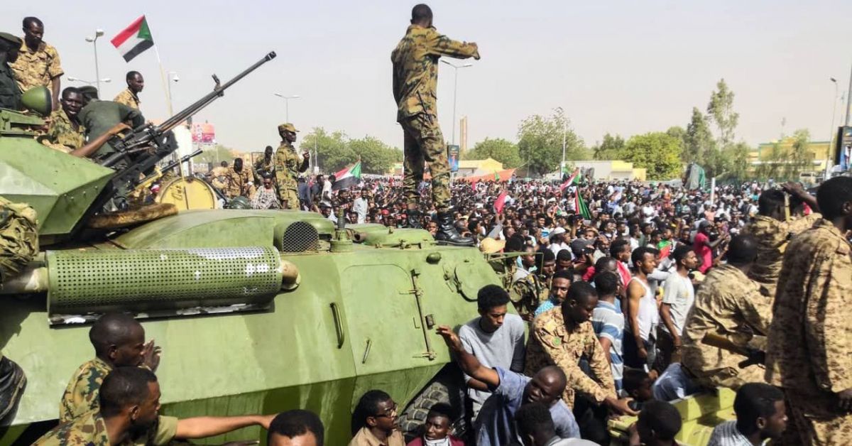 Суданските враждуващи главнокомандващи се споразумяха за 24-часово прекратяване на огъня,