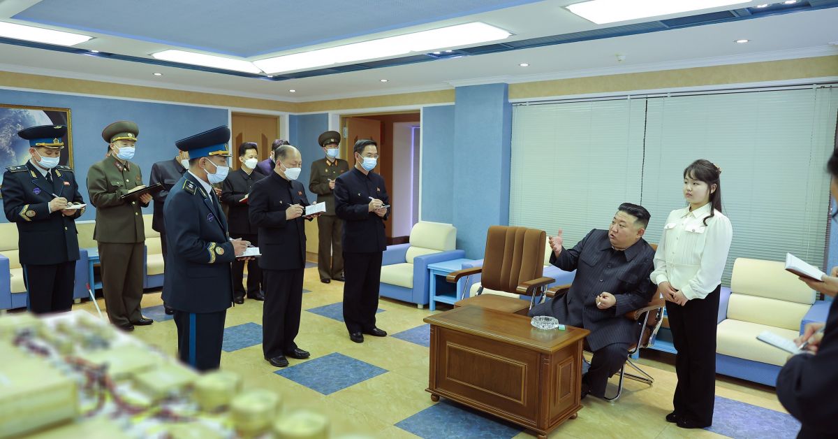 Севернокорейският лидер Ким Чен-ун даде нареждания за изстрелване на първия